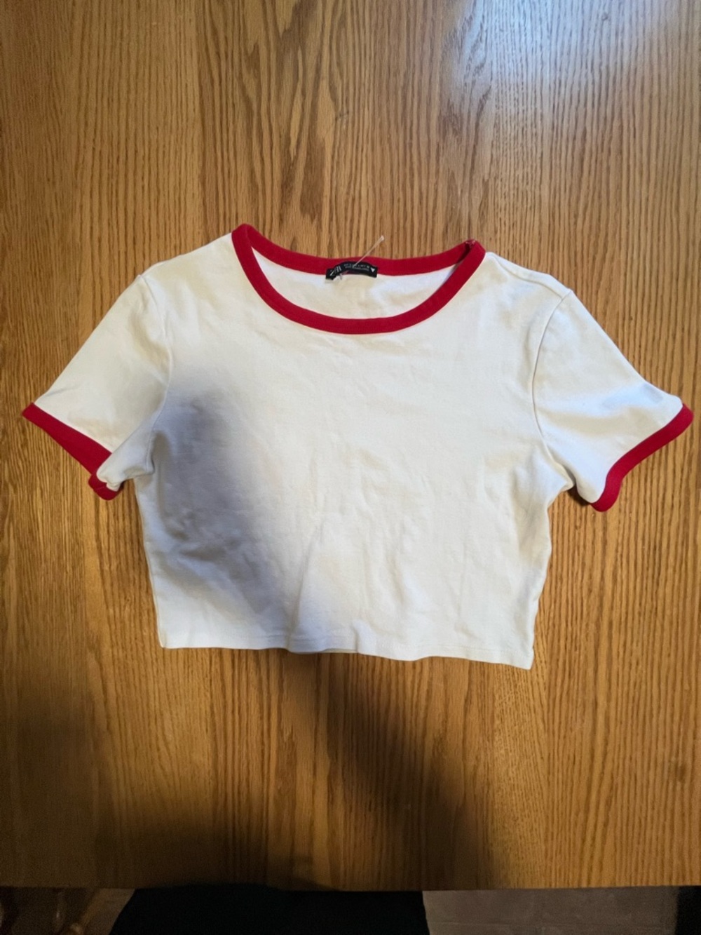 Zara Juniors Short Sleeve Cropped TopT Shirt Size L- White with Red Trim